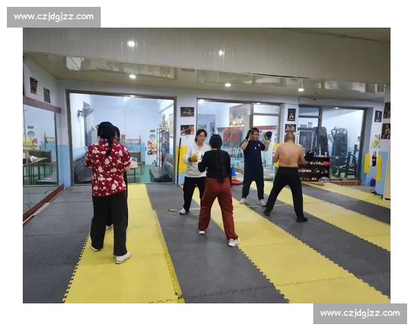 拳击与搏击的全面对比：技巧、规则、训练与实战的区别解析